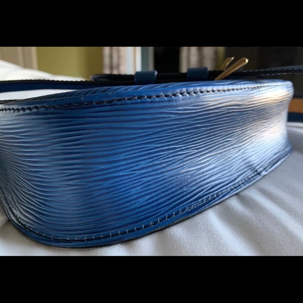 Authentic Louis Vuitton - Picture 8 of 8